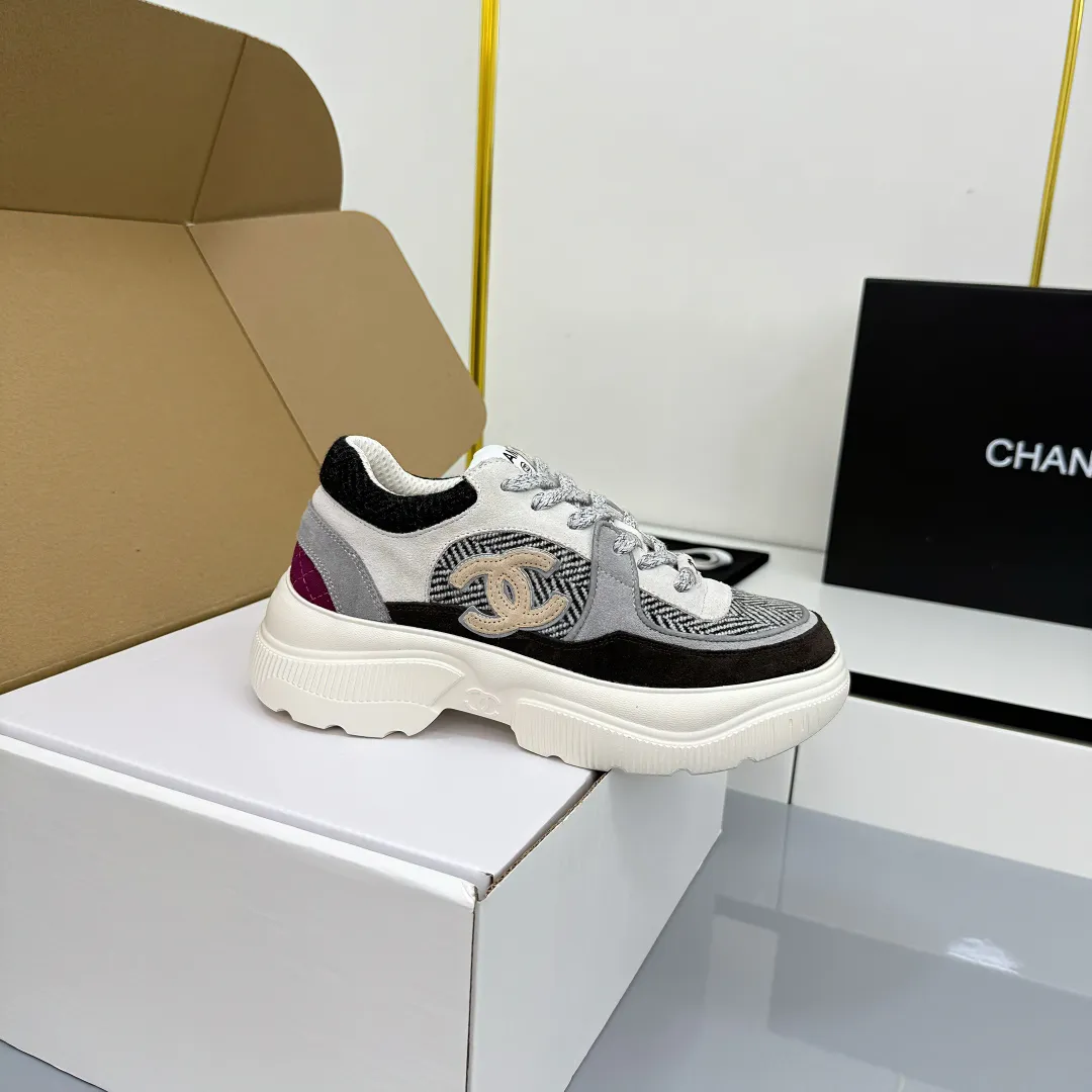 👟👟Ex-factory price 620👟👟 Chanel bread shoes ~ original calfskin panda shoes Chanel 25C latest hot style panda black and white sports shoes casual sneakers Xiaoxiang hot item classic black and white panda color coco girls must pay Fabric: original custom mixed sheepskin lining: original imported breathable mesh lining outsole: Original molded rubber + TPU combination Size: Women's 35-41